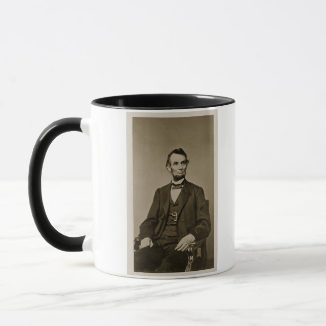 Portrait of Abraham Lincoln (1809-65) (b/w photo) Mug (Left)