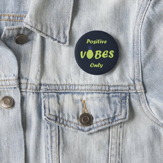 Positive vibes summer holiday 6 cm round badge (In Situ)