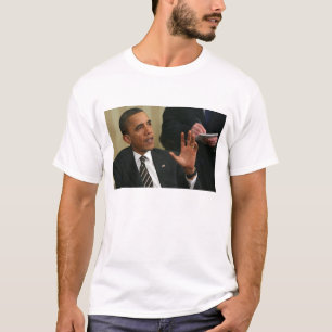 President Barack Obama talks to the press T-Shirt