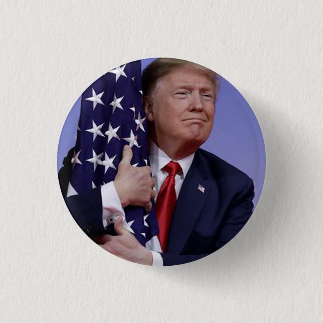 President Trump Hugging the American Flag 3 Cm Round Badge (Front)