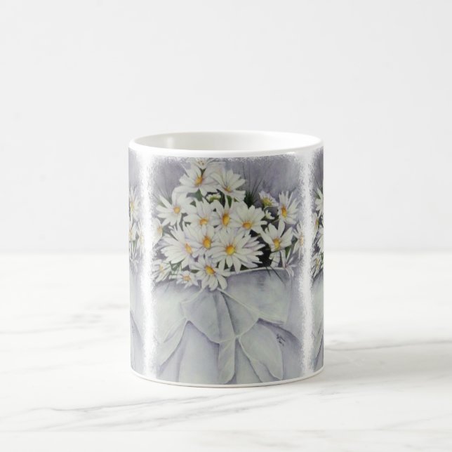 PRETTY BOUQUET OF DAISIES CLASSIC MUG (Center)