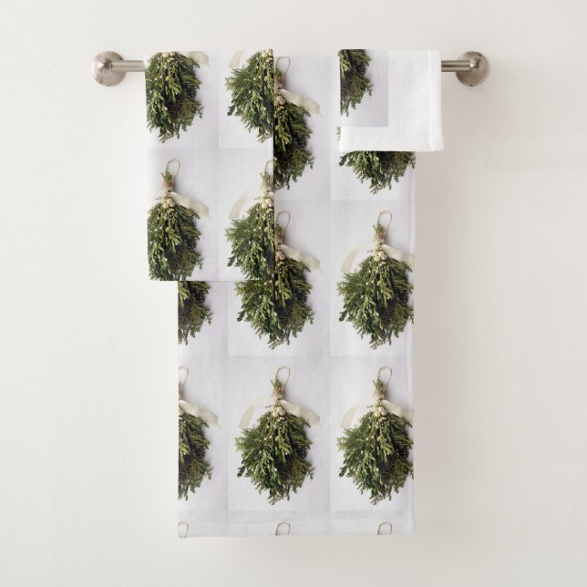 **PRETTY MISTLETOE** CHRISTMAS TOWEL SET (Insitu)