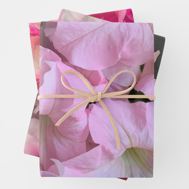 Pretty pink flowers  wrapping paper sheet (In situ)