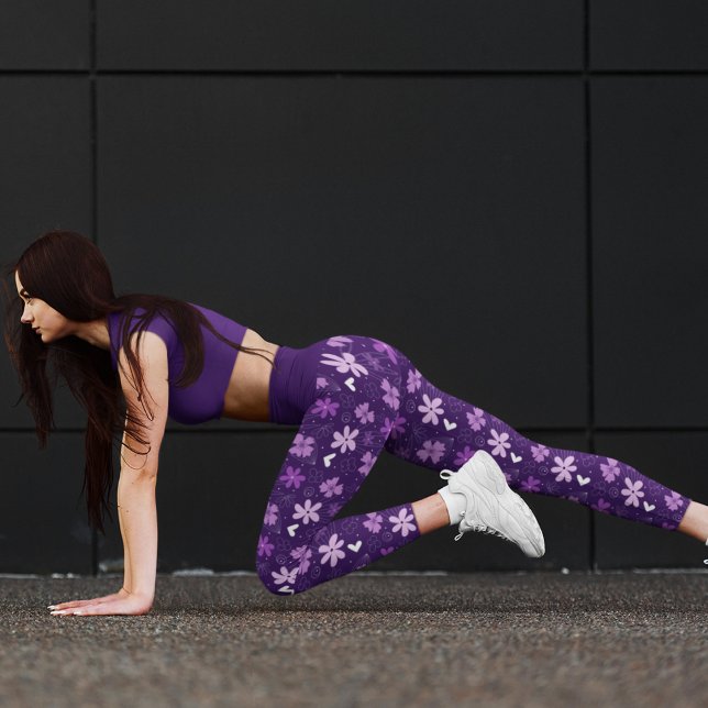 Pretty Purple Floral Daisy Flower Pattern Capri Leggings (Creator Uploaded)