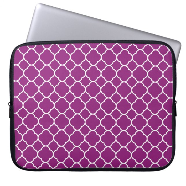 Pretty Purple Quatrefoil Pattern Laptop Sleeve (Front)