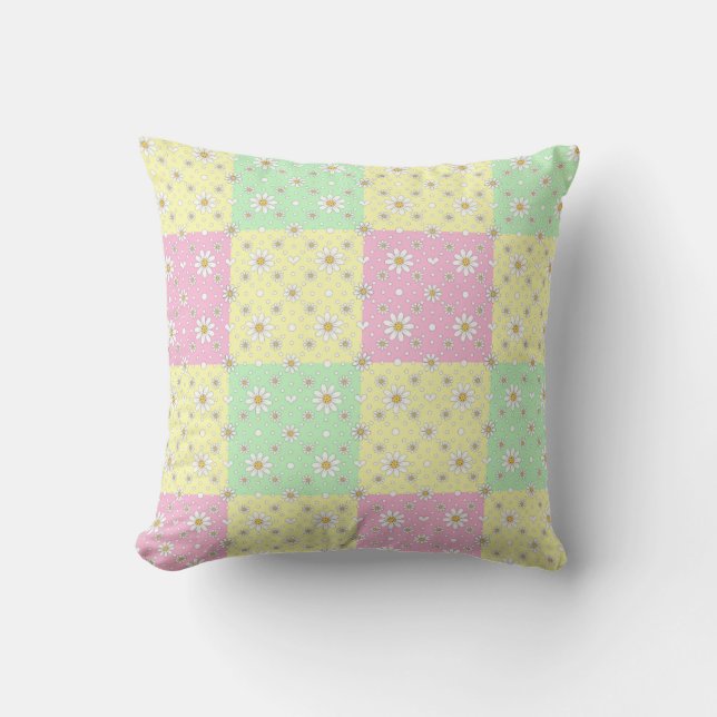 Pretty Quilt Patterned Throw Pillow (Front)