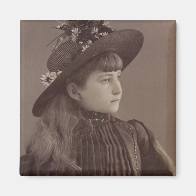 Pretty Vintage Girl Magnet (Front)