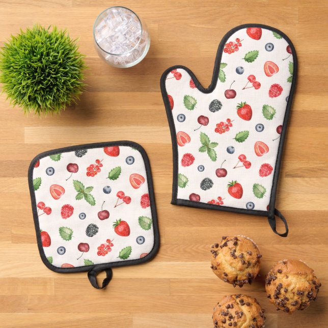 Pretty Watercolor Berry Pattern Oven Mitt & Pot Holder Set (Top Down)
