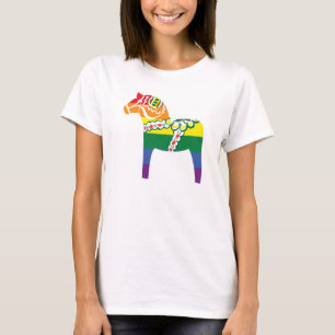 Pride Dalahäst   Dala horse in rainbow flag colors T-Shirt