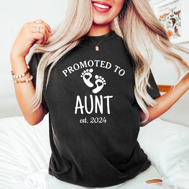 Promoted to Aunt / Pregnancy Reveal Black T-Shirt (Promoted to Aunt / Pregnancy Reveal Black T-Shirt)