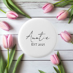 Promoted to Auntie EST 2025 | Cute New Aunt  3 Cm Round Badge<br><div class="desc">Celebrate the exciting journey to aunt-hood with this “Promoted to Auntie EST 2025” round button! Perfect for pregnancy announcements, baby showers, or gender reveal parties, this sweet minimalist pin adds a personal and stylish touch to any outfit or diaper bag. Whether it's a gift for a first-time aunt or a...</div>