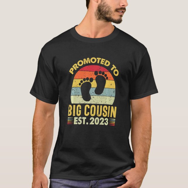 Promoted To Big Cousin 2023 Baby Announcement Vint T-Shirt (Front)