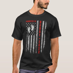 Promoted To Daddy 2022 American Flag New Dad Fathe T-Shirt