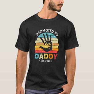 Promoted To Daddy 2022   New Dad Baby First Time T-Shirt