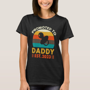 Promoted To Daddy 2023 Vintage Dad Pregnancy Annou T-Shirt