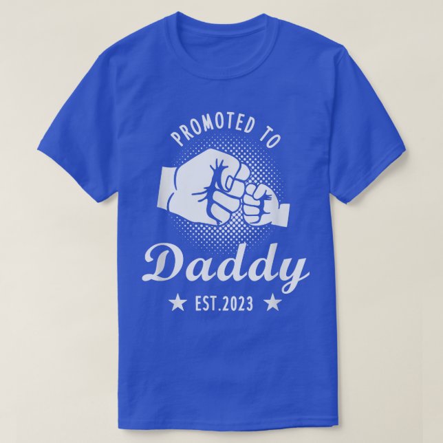 Promoted To Daddy Est 2023 Dad Pregnancy Announcem T-Shirt (Design Front)