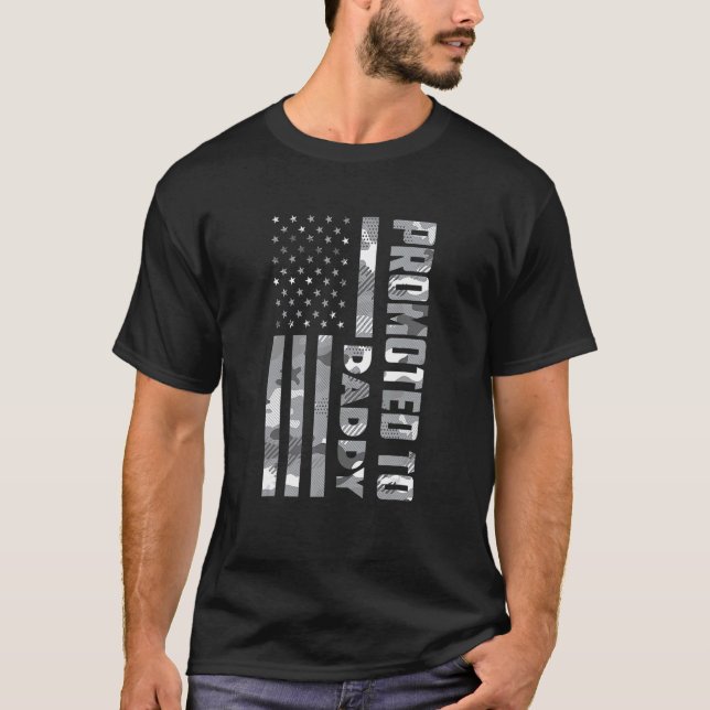 Promoted To Daddy Us Flag Camo Father's Day Pregan T-Shirt (Front)