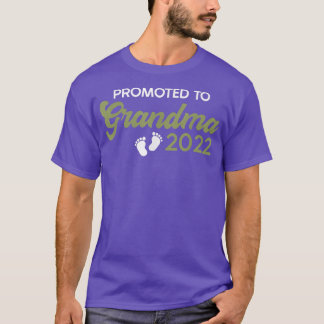 Promoted to Grandma 2022  1st Time Grandma  T-Shirt