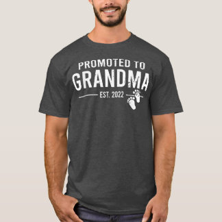 Promoted to Grandma 2022 First Time New Grandmothe T-Shirt