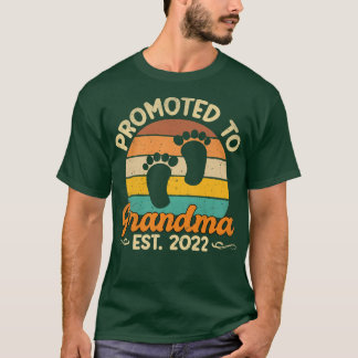 Promoted To Grandma 2022 Retro  Pregnancy Announce T-Shirt