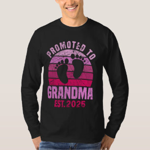 Promoted to Grandma 2025 for new grandmother or Ag T-Shirt