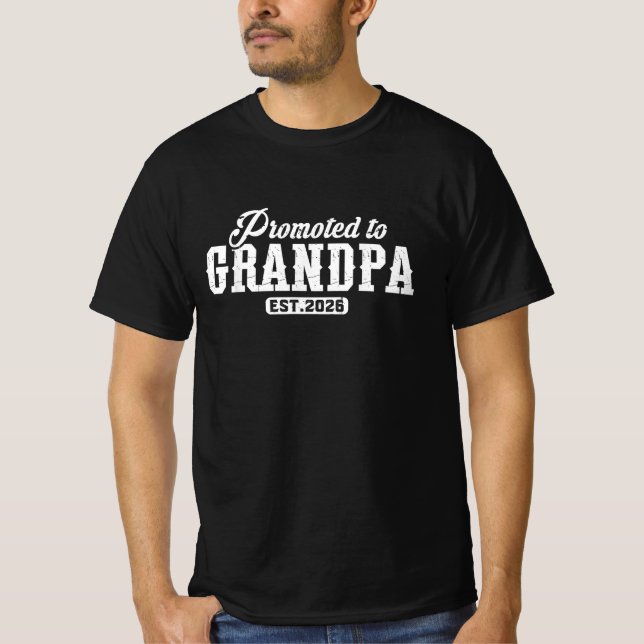 Promoted To Grandpa 2026 Grandpa est 2026 T-Shirt (Front)
