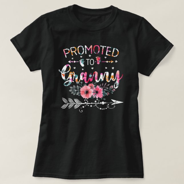 Promoted To Granny 2022 Funny New Granny Mothers T-Shirt (Design Front)