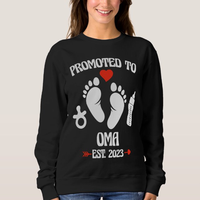 Promoted To Oma 2023 First Time New Grandma Pregna Sweatshirt (Front)