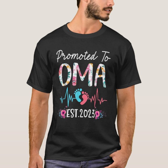 Promoted to Oma 2023 Mothers Day Christmas First T T-Shirt (Front)