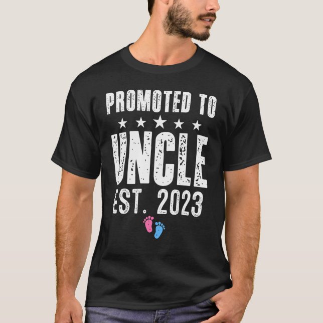 Promoted To Uncle 2023  Pregnancy Reveal Pink Or B T-Shirt (Front)