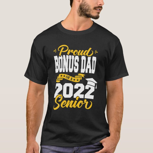 Proud Bonus Dad Of A 2022 Senior Class Of 2022 Gra T-Shirt (Front)