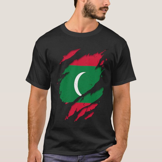 Proud Dhivehin Torn Ripped Maldives Flag T-Shirt (Front)