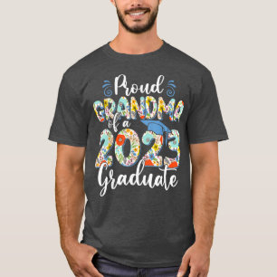 Proud grandma of a 2023 graduate for family gradua T-Shirt