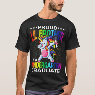 Proud Lil Brother Of A Kindergarten Graduate Unico T-Shirt