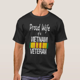 Proud Wife of a Vietnam Veteran Service Badge US M T-Shirt