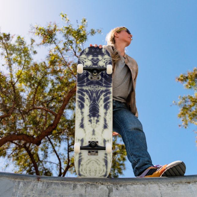 psychedelic abstract art black and white skateboard (Outdoor 1)