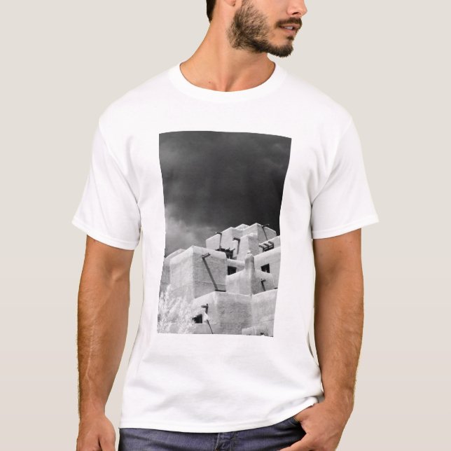 Pueblo style adobe Inn at Loretto, Santa Fe, New 2 T-Shirt (Front)