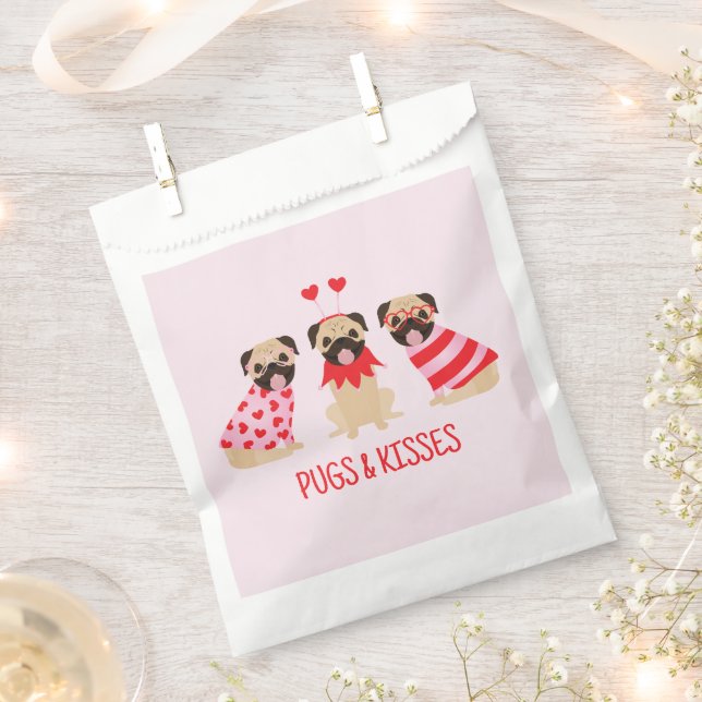 Pugs And Kisses Cute Pug Dogs Favour Bag (Clipped)