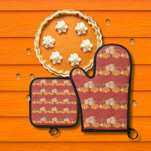 Pumpkin pies and brown sugar cubes red oven mitt & pot holder set