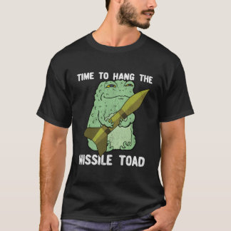 Pun Festive Mistletoe Frog Toad Distressed T-Shirt