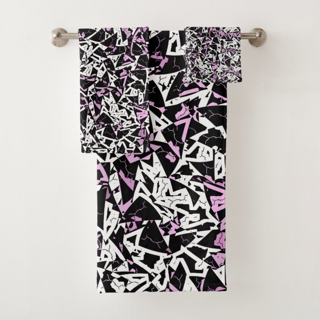 Purple Black Triangle Pattern Bath Towel Set (Insitu)