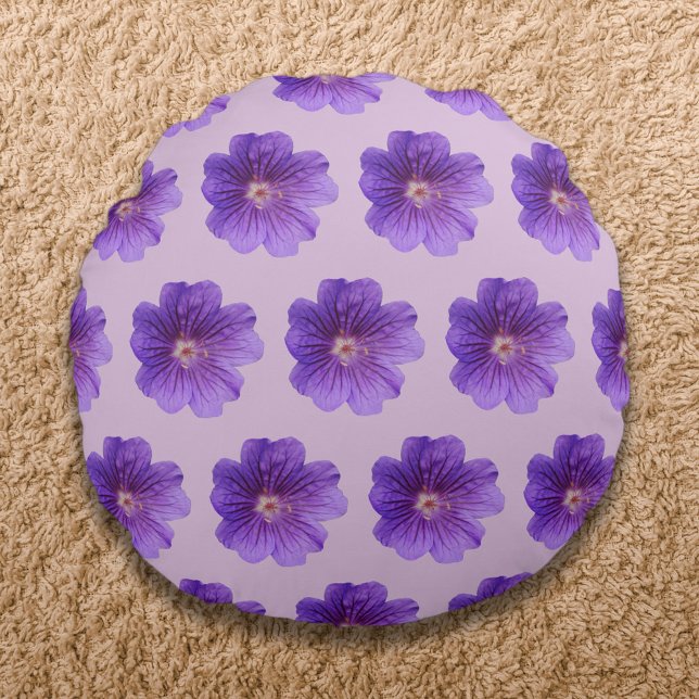 Purple Geranium Flower Seamless Pattern on Round Cushion (Purple Geranium flower seamless pattern on round throw pillow)