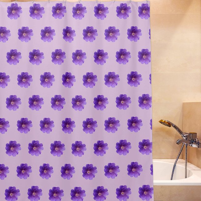 Purple Geranium Flower Seamless Pattern on Shower Curtain (Purple Geranium flower seamless pattern on shower curtain)
