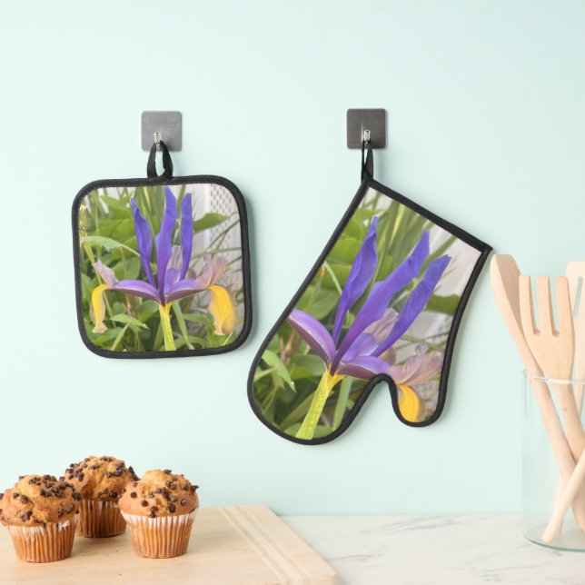 Purple Iris Flower Outdoor Garden Nature Photo Oven Mitt & Pot Holder Set (Insitu(Hanging))
