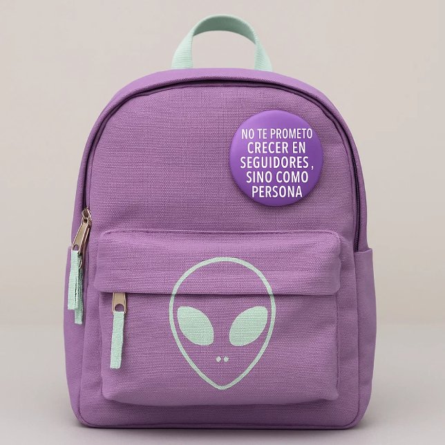 Purple motivating sheet - I don't promise to grow  6 Cm Round Badge (Lleva contigo un mensaje auténtico y diferente: esta chapa no busca likes, busca conexión real.)