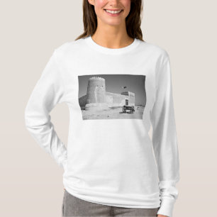 Qatar, Al Zubarah. Al-Zubarah Fort (b.1938) now T-Shirt