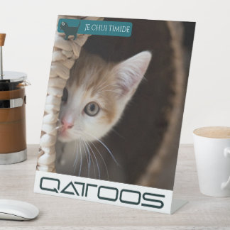 QATTOOS PEDESTAL SIGN