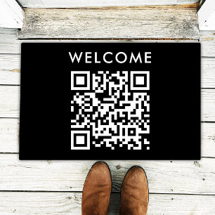 QR Code Welcome   Black Minimalist Simple Scan Me Doormat