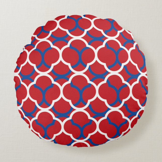 Quatrefoil Red Blue White Patterns Chrismas 2020 Round Cushion (Front)