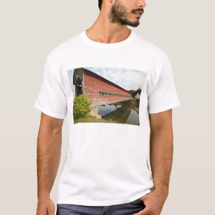 Quebec, Canada. Galipeault covered bridge in T-Shirt